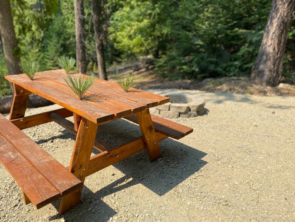 Picnic table